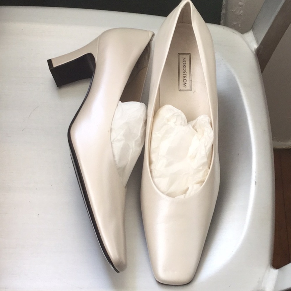 Classy Pearl Nordstrom Heels - Picture 2 of 4
